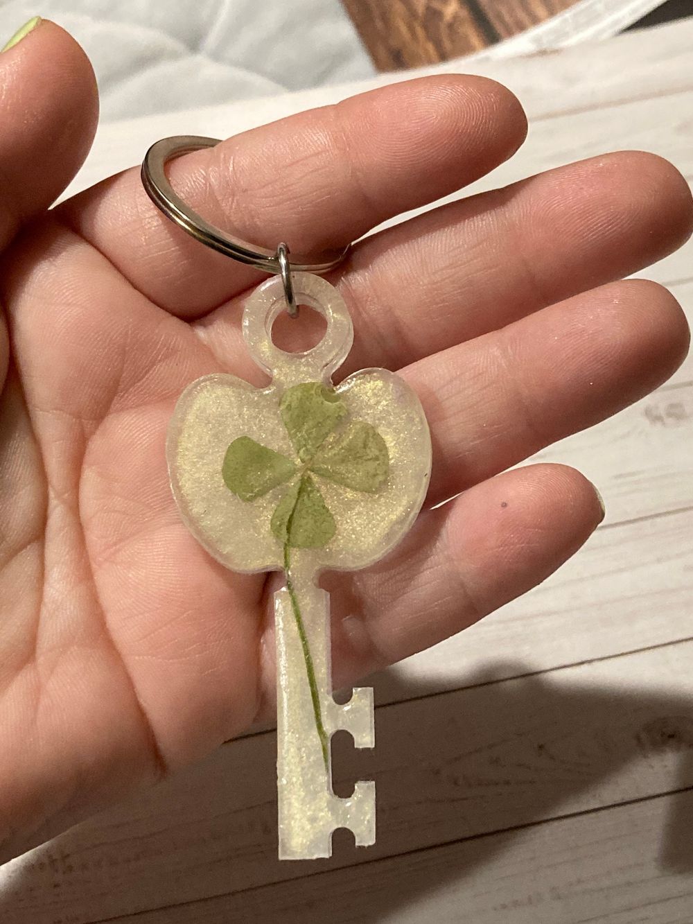 Keychain - skeleton key, gold, real four leaf clover